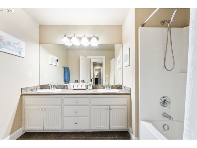 7175 Sw HAMMOND Ter, Beaverton, OR 97007