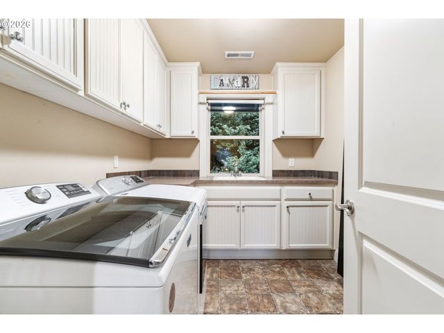 7175 Sw HAMMOND Ter, Beaverton, OR 97007