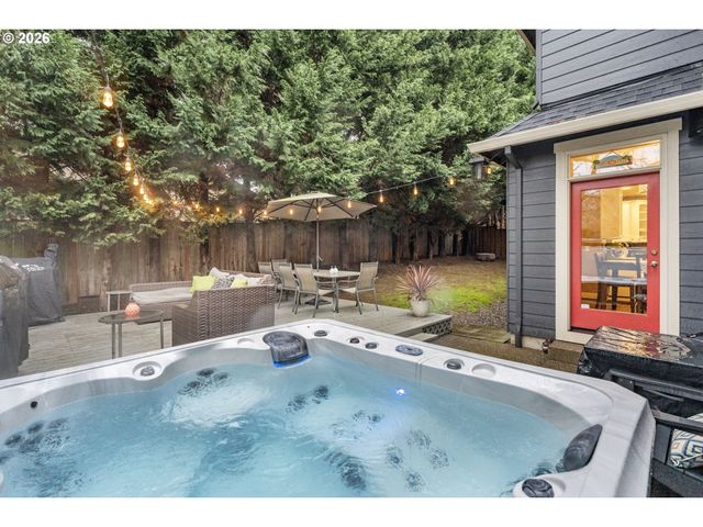 7175 Sw HAMMOND Ter, Beaverton, OR 97007