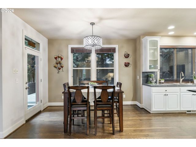 7175 Sw HAMMOND Ter, Beaverton, OR 97007