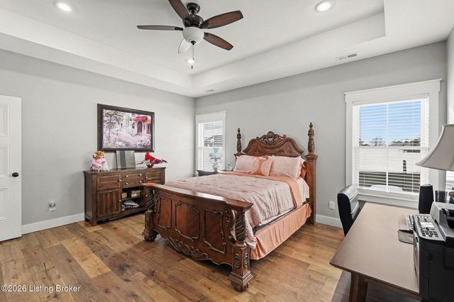 240 Brennan Ct, Shepherdsville, KY 40165