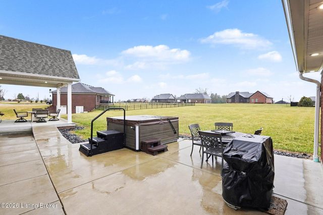 240 Brennan Ct, Shepherdsville, KY 40165