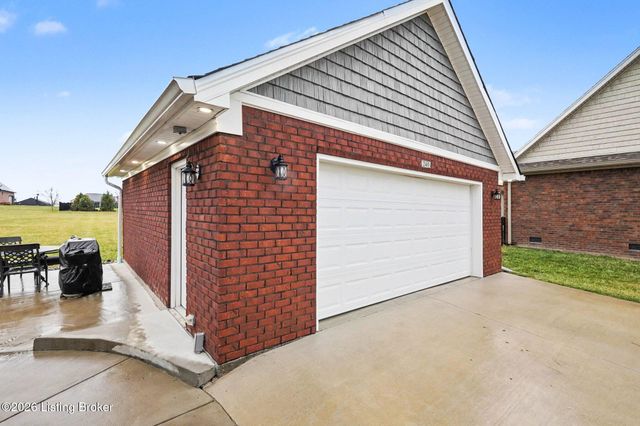 240 Brennan Ct, Shepherdsville, KY 40165