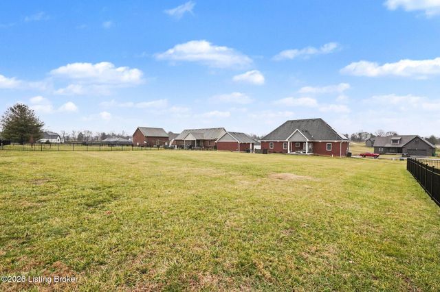 240 Brennan Ct, Shepherdsville, KY 40165