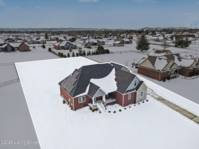 240 Brennan Ct, Shepherdsville, KY 40165