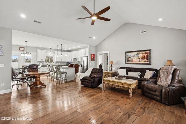 240 Brennan Ct, Shepherdsville, KY 40165