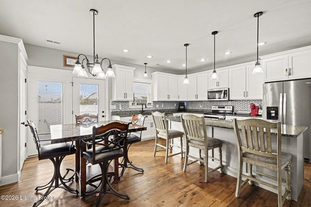 240 Brennan Ct, Shepherdsville, KY 40165