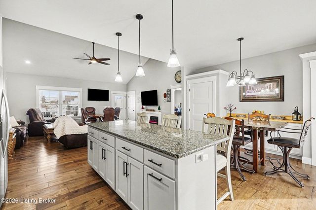 240 Brennan Ct, Shepherdsville, KY 40165