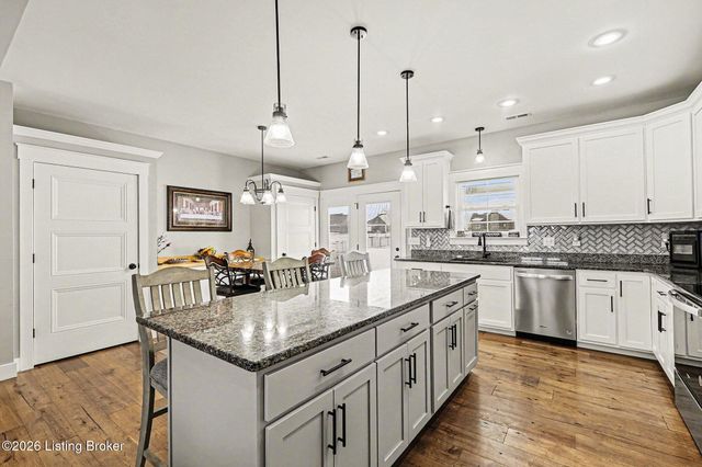 240 Brennan Ct, Shepherdsville, KY 40165