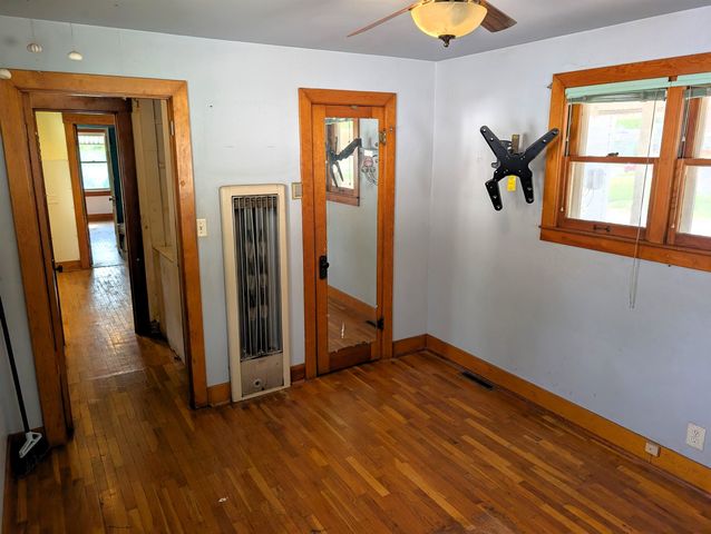 872 Sheridan St, Salina, KS 67401