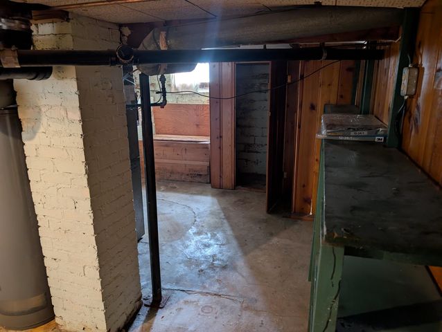 872 Sheridan St, Salina, KS 67401