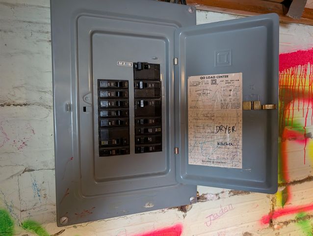 872 Sheridan St, Salina, KS 67401