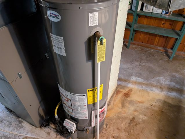 872 Sheridan St, Salina, KS 67401