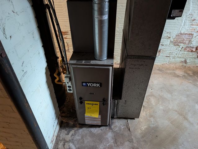 872 Sheridan St, Salina, KS 67401