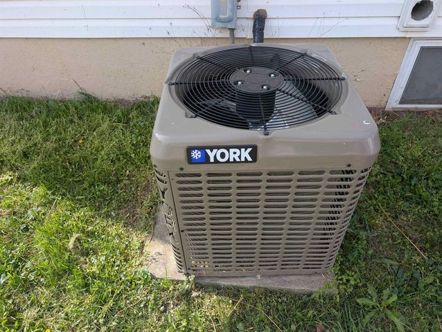 872 Sheridan St, Salina, KS 67401