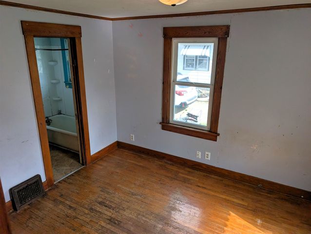 872 Sheridan St, Salina, KS 67401