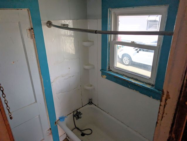 872 Sheridan St, Salina, KS 67401