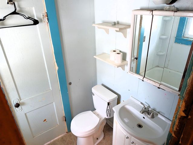 872 Sheridan St, Salina, KS 67401