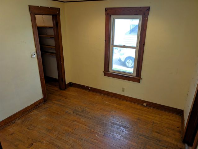 872 Sheridan St, Salina, KS 67401