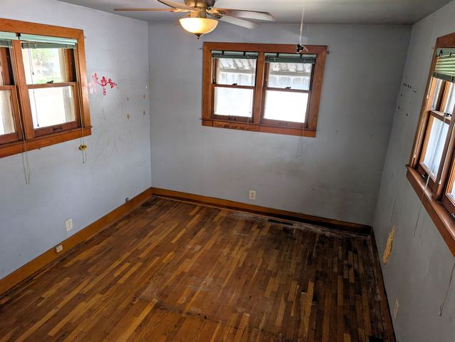 872 Sheridan St, Salina, KS 67401