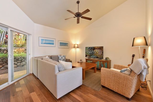 14 Fern Pl, Lahaina, HI 96761