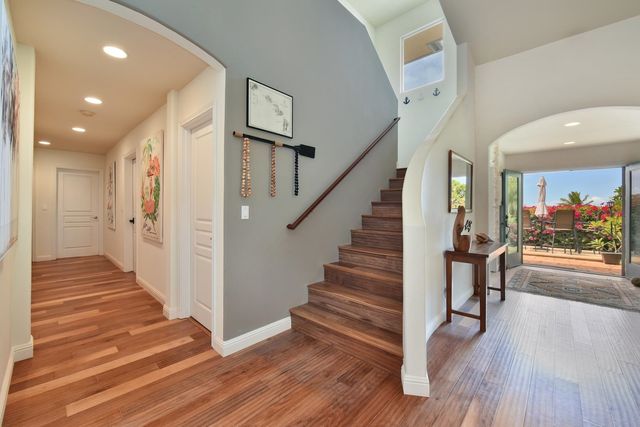 14 Fern Pl, Lahaina, HI 96761