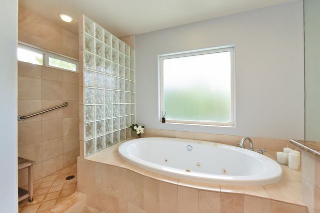 14 Fern Pl, Lahaina, HI 96761