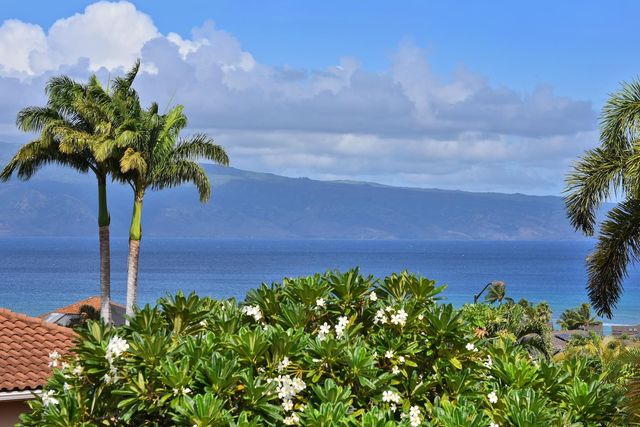 14 Fern Pl, Lahaina, HI 96761