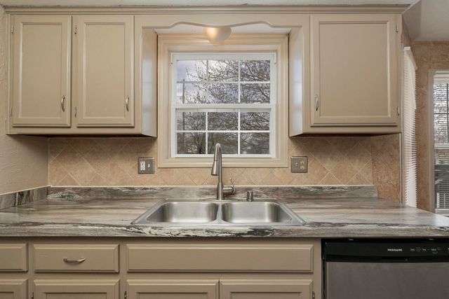 716 Daniel Lane, Willard, MO 65781