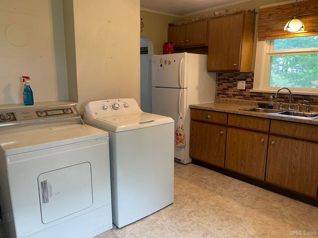 87 Wisconsin Avenue, Montreal, WI 54550