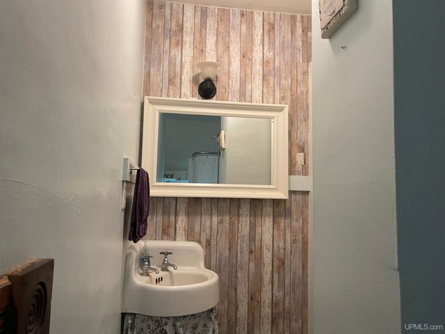 87 Wisconsin Avenue, Montreal, WI 54550