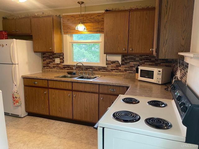 87 Wisconsin Avenue, Montreal, WI 54550