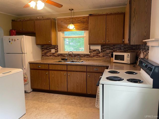 87 Wisconsin Avenue, Montreal, WI 54550