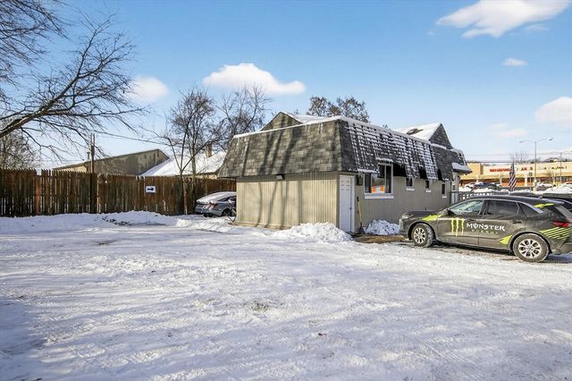 7045 Cooley Lake Road, West Bloomfield, MI 48324