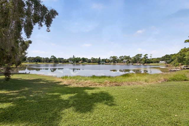 4628 SQUARE LAKE Drive, Palm Beach Gardens, FL 33418