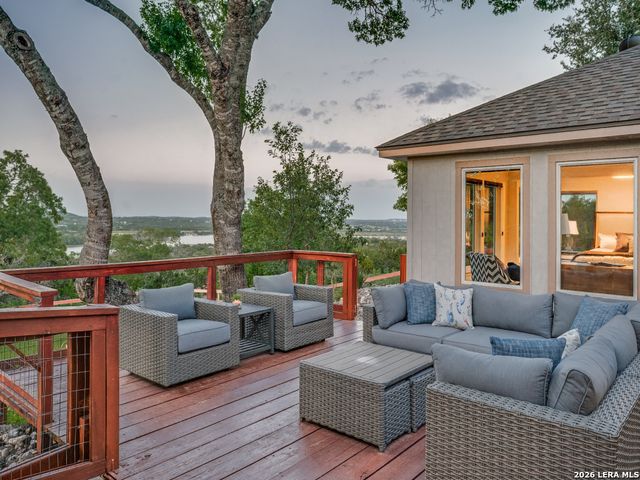 137 Lake View Dr, Boerne, TX 78006
