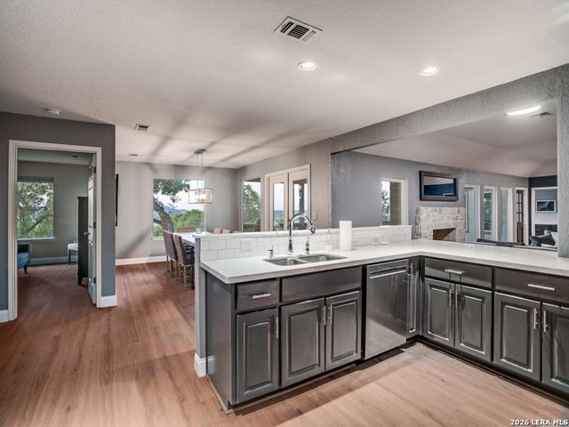 137 Lake View Dr, Boerne, TX 78006