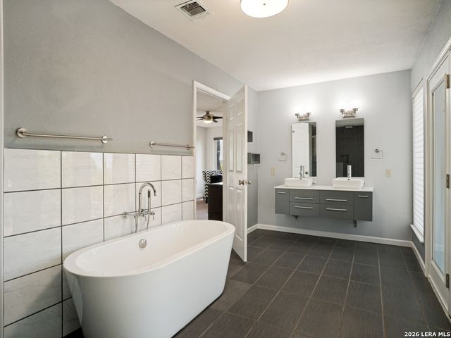 137 Lake View Dr, Boerne, TX 78006