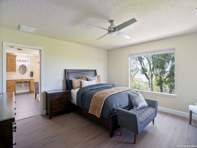 137 Lake View Dr, Boerne, TX 78006