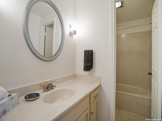137 Lake View Dr, Boerne, TX 78006