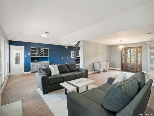 137 Lake View Dr, Boerne, TX 78006