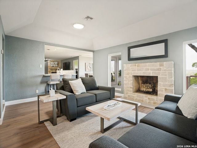 137 Lake View Dr, Boerne, TX 78006