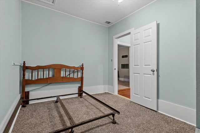 5612 HWY 71 E, Smithville, TX 78957