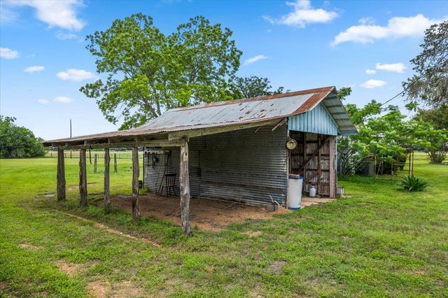 5612 HWY 71 E, Smithville, TX 78957