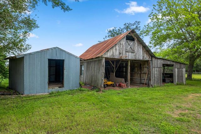 5612 HWY 71 E, Smithville, TX 78957