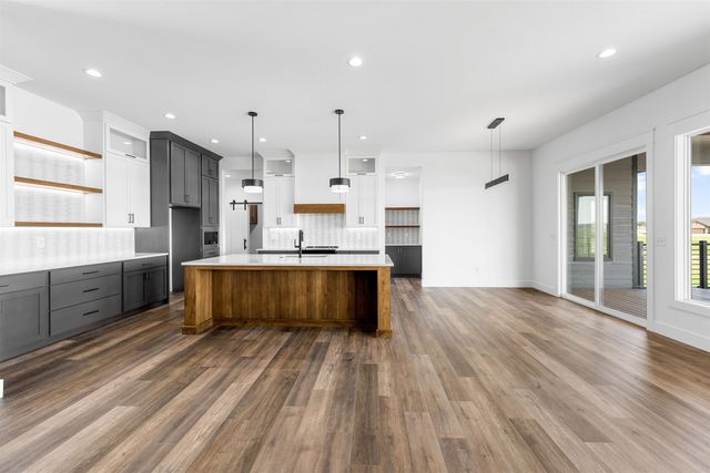 2905 Malibu Dr, Salina, KS 67401