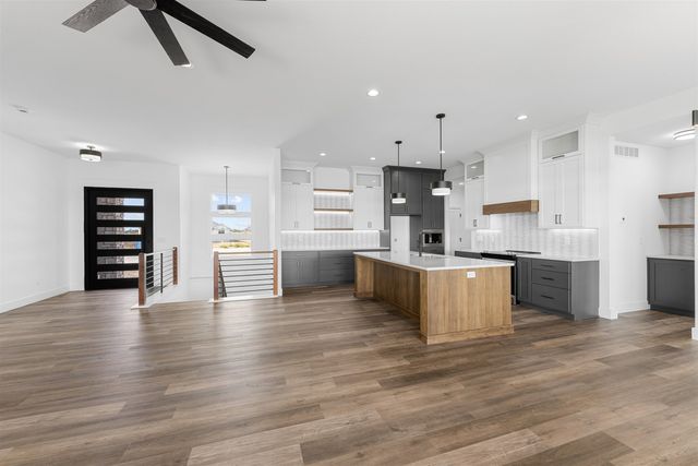2905 Malibu Dr, Salina, KS 67401