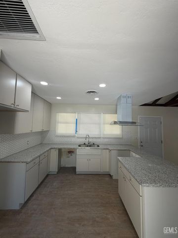 2800 Skyline Blvd, Bakersfield, CA 93305