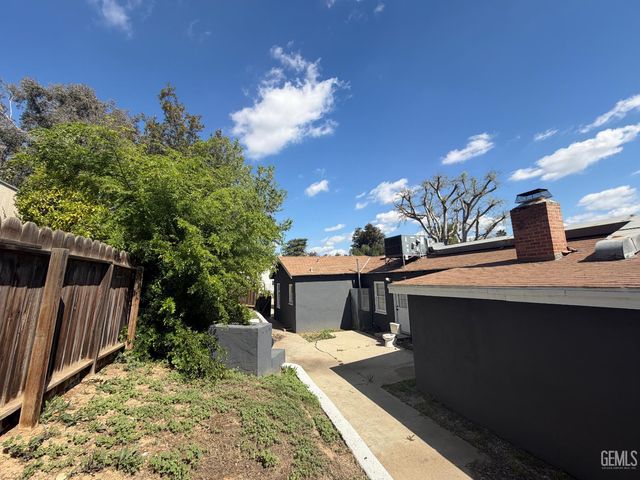 2800 Skyline Blvd, Bakersfield, CA 93305