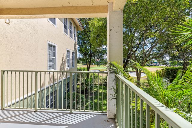 1957 Brandywine Road 302, West Palm Beach, FL 33409